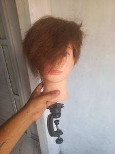 Boneca Cabelo Curto 100% Treinar Escova + Suporte De Mesa