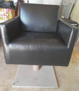 Cadeira Barbearia  Ou Salo. 200 Reais