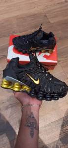 Tnis Nike Shox 12 Molas - 279,90