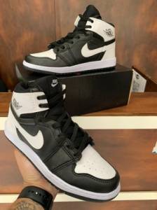 Bota Nike Air Jordan 1