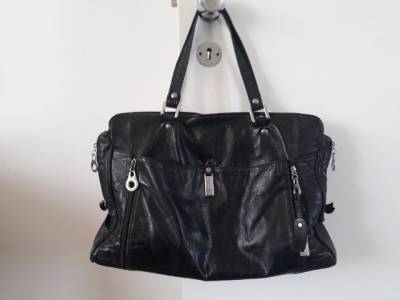 Duas  Lindas Bolsas De Couro Marron E Preta