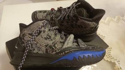 Tnis Nike Kyrie Vii