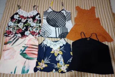 Vendo Kit Com 6 Blusas, Tamanho M. Usadas, Super Conservadas.