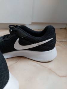 Tnis Nike
