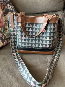 Bolsa Schutz Triangle