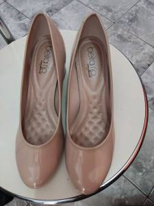 Sapato Nude Confortvel 38