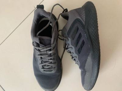 Tnis Adidas 40