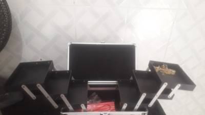 Vendo Essa Maleta De Maquiagem