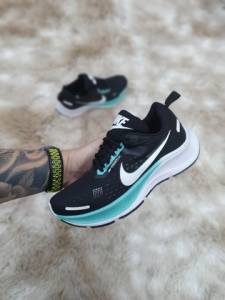 Tnis Adidas Nike