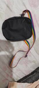Bolsa Preta Com Ala Arco-ris  Semi Nova Por 35$