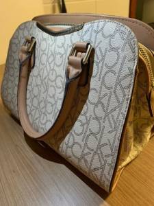 Bolsa Calvin Klein.
