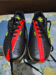 Chuteira Umbro Nova