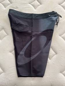 Bermuda Oakley Tam 42