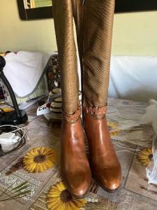 Bota Em Couro