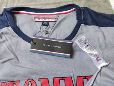 Camiseta Tommy Hilfiger Cinza - M