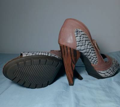 Sandlia/peep Toe Tanara