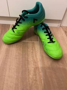 Chuteira Adidas Verde