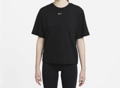 Camiseta Nike Sportswear Essential Feminina