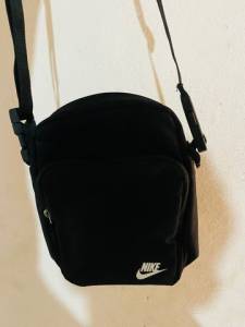 Bolsa Nike Transversal Heritage Preto