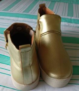 Bota Nova Dourada