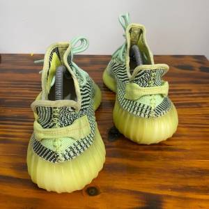 Tnis Adidas Yeezy Boost - 350 V2