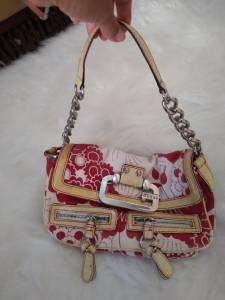 Bolsa Baguete Guess