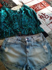 Blusinha, Estilo Baianinha, + Shortinho Jeans...