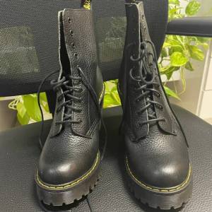 Bota Original Dr. Martens - Mod. Kendra N?36