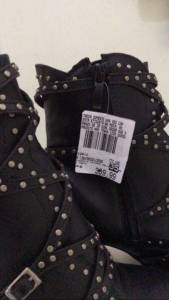 Bota Coturno Da Constance Nova Com Tachas.