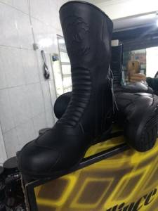 Botas Em Couro Ecolgico