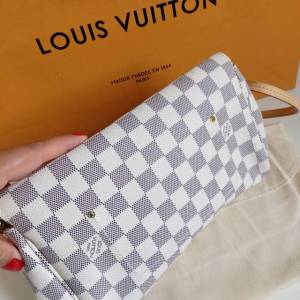 Clutch Favorite Louis Vuitton