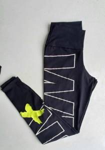 Legging Detalhes Black White Na Lateral