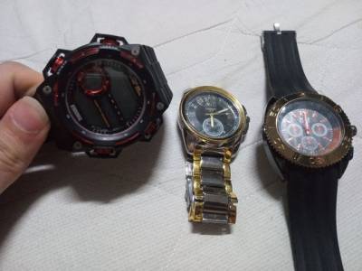 3 Relgios Por 100 Reais.