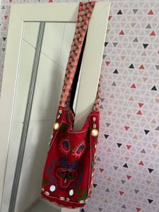Bolsa Transversal Bordada