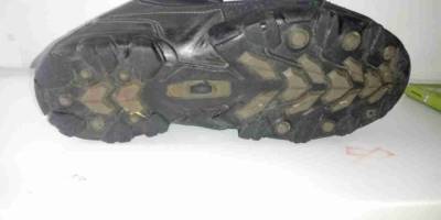 Bota Oakley