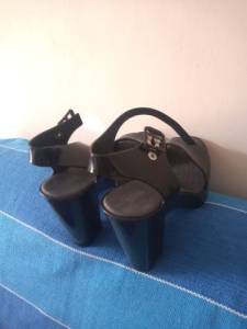 Vendo Sandlia Salto Alto. Pontuao 38