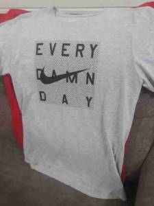 Duas Camisetas Novas.