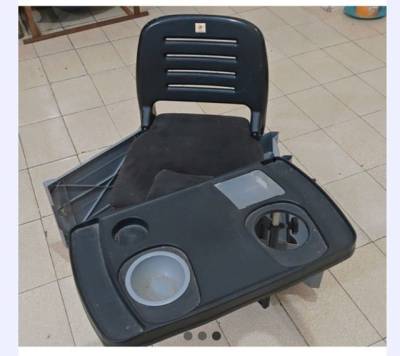 Cadeira Com Mesa E Apoio De P Manicures