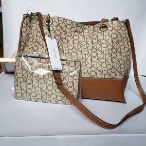 Bolsa Reversvel Calvin Klein