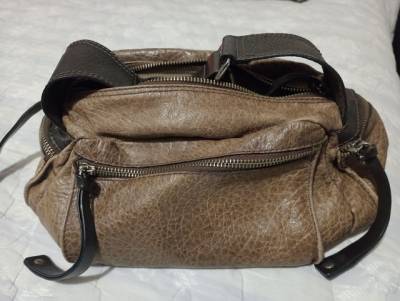 Bolsa Em Couro Com Diversos Compartimentos