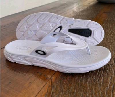 Chinelos Oakley
