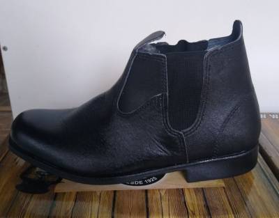 Botas De Couro Nova.
