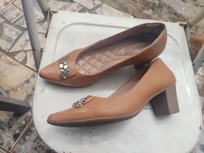Sapatos Semi Novos