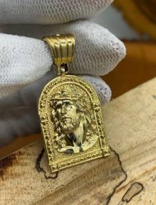 Pingente Em Ouro 18k 40 Gramas
