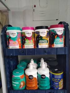 Creme De Pentear Salon Line.