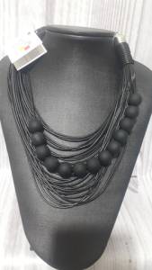 Maxi Colar Preto Elegante