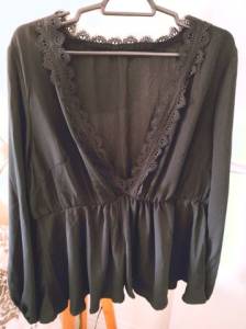 [brech Plus Size] Blusa Manga Longa Gola V Rendada Preta