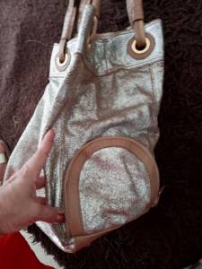 Bolsa Em Couro Dourado