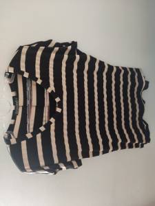 Blusinha Preta Com Listras Douradas Tamanho Gg Nova