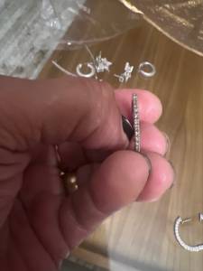 Bricnco Ouro Branco Com Diamantes 18k Com 4,55 Gramas